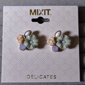 Floral Pastel & Gold Tones Earrings NEW/J93